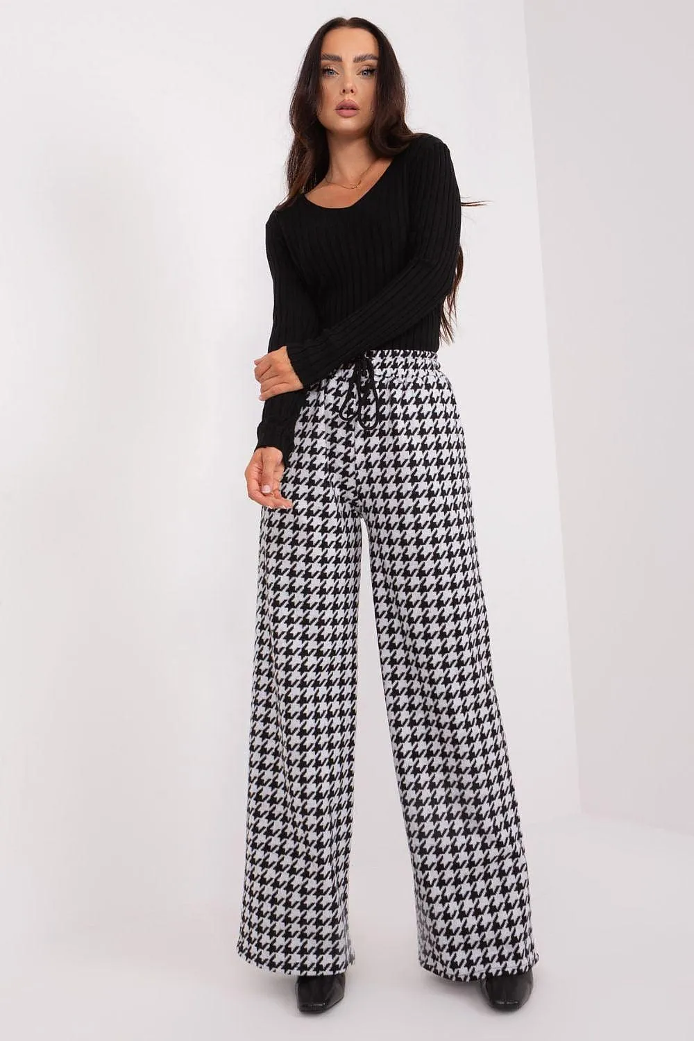 Chic Gray-Black High-Waisted Wide-Leg Pants for Modern Women