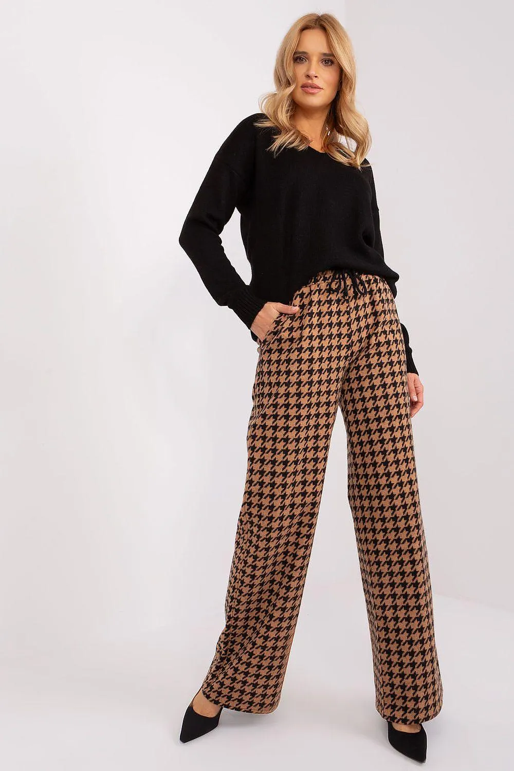 Chic Gray-Black High-Waisted Wide-Leg Pants for Modern Women