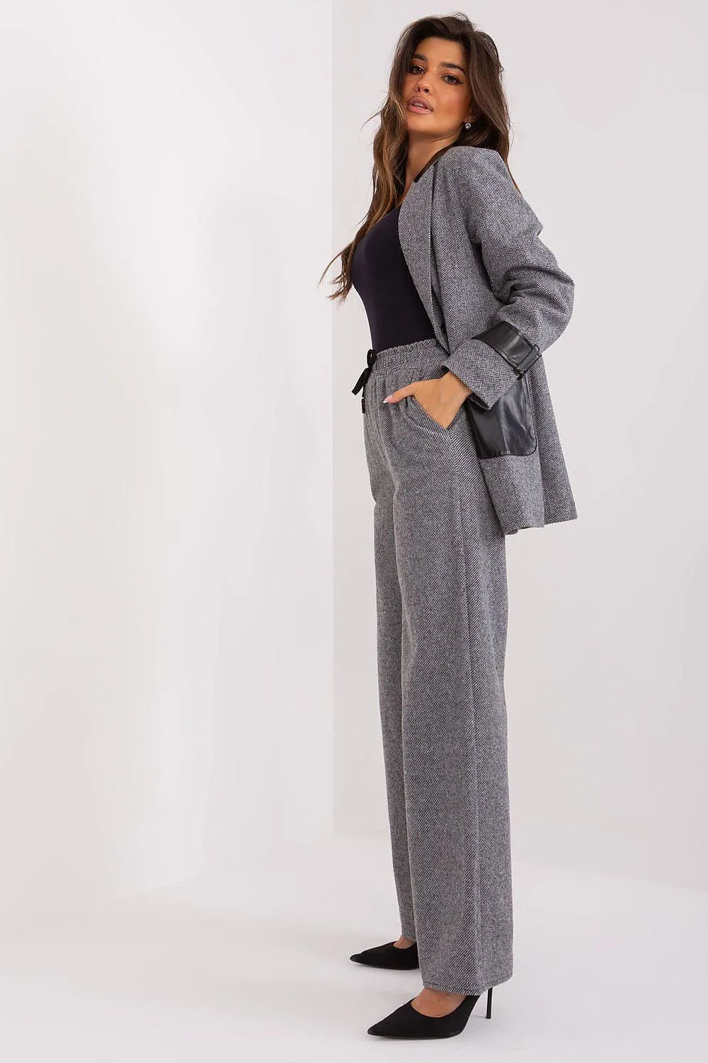 Chic Gray-Black High-Waisted Wide-Leg Pants for Modern Women