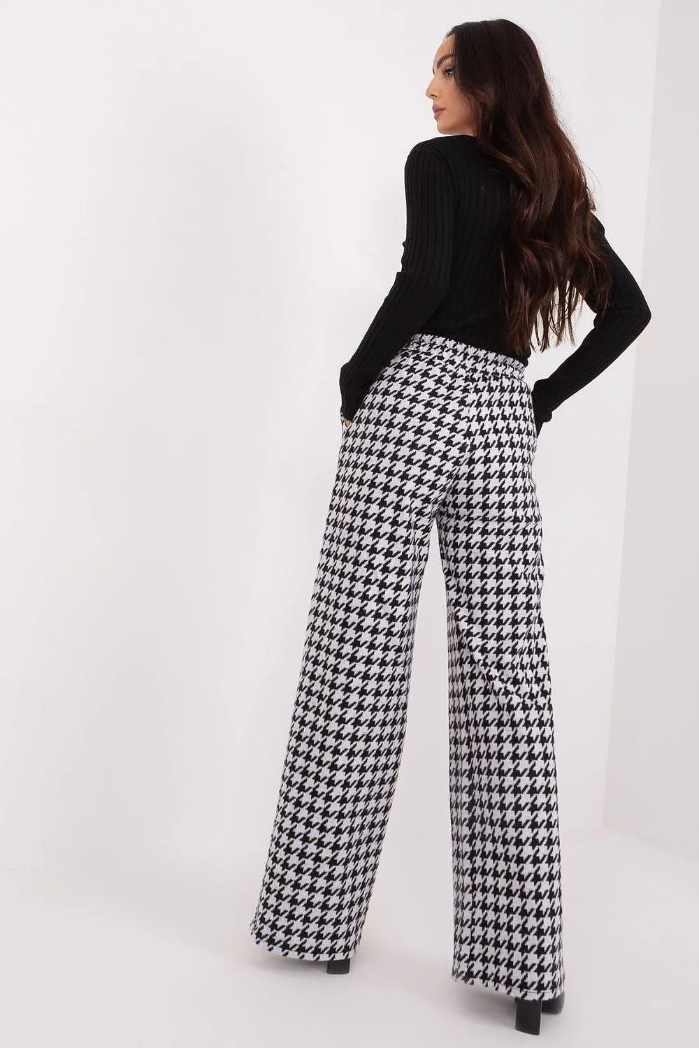 Chic Gray-Black High-Waisted Wide-Leg Pants for Modern Women