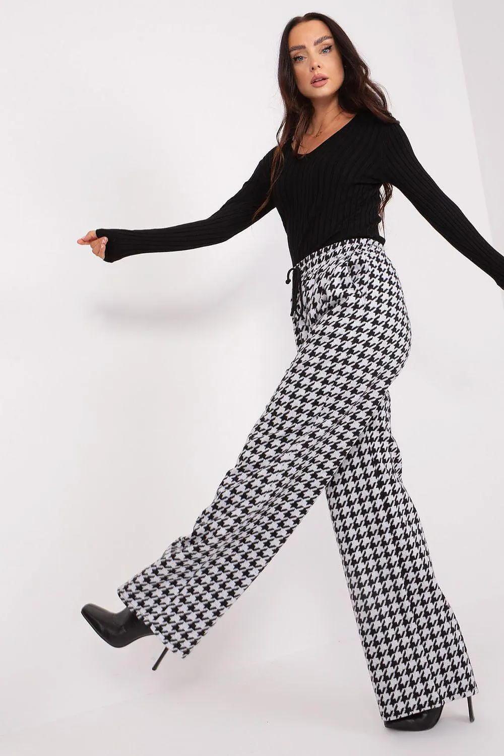 Chic Gray-Black High-Waisted Wide-Leg Pants for Modern Women